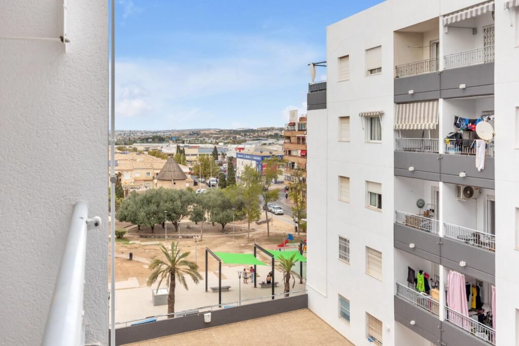 Morgensonne und Pool in Torrevieja