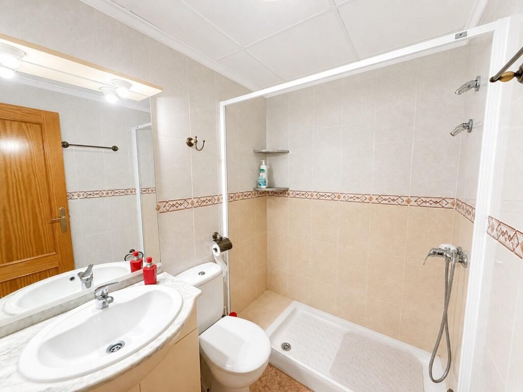 Una vivienda acogedora con piscina comunitaria