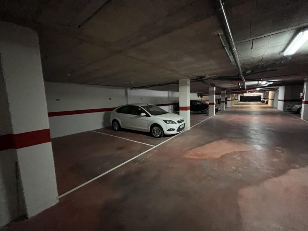 Tilava koti yhteisaltaalla – Campoamor