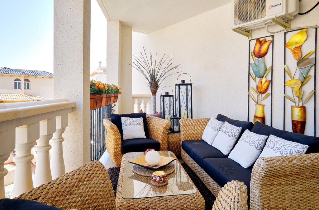 Tilava koti yhteisaltaalla – Campoamor