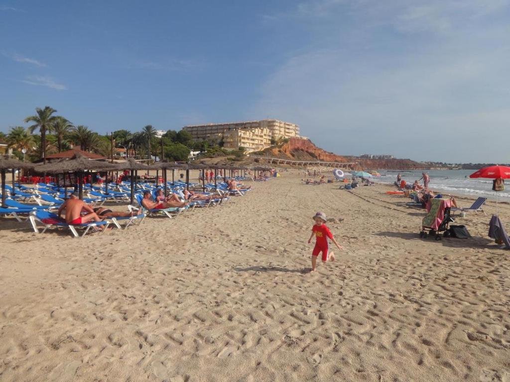 Tilava koti yhteisaltaalla – Campoamor