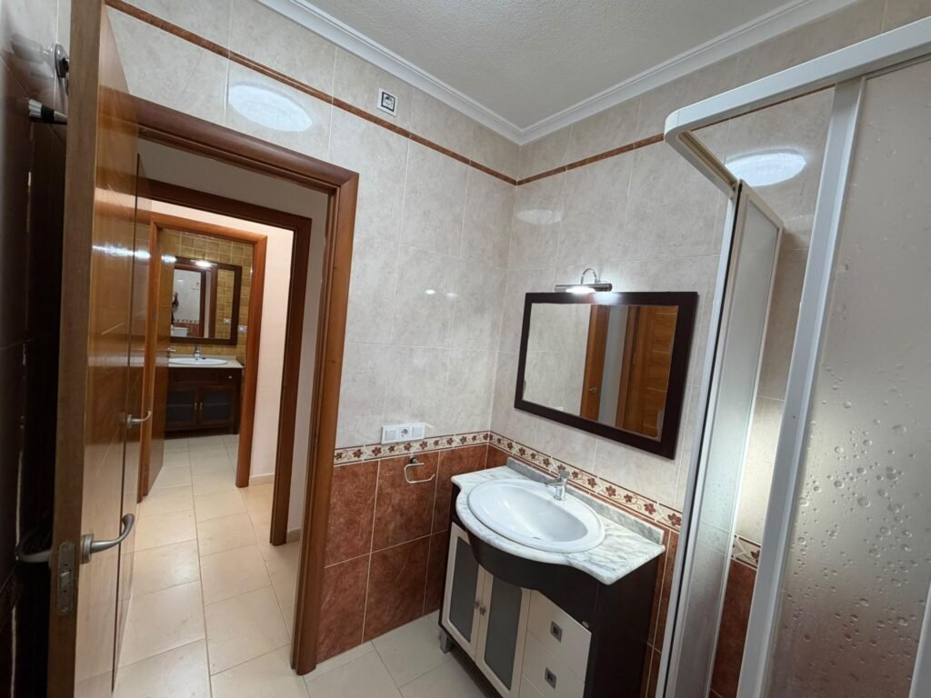 Светлая квартира с большой крышей-террасой в Aguas Nuevas
