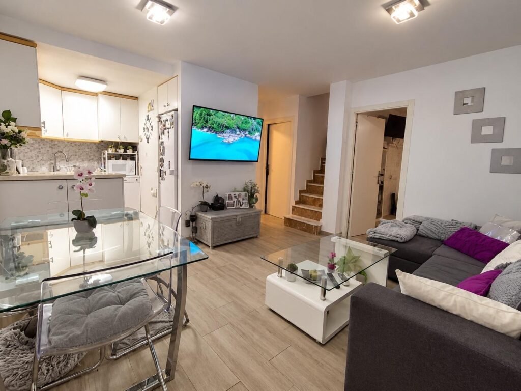 Koti ja yhteinen uima-allas – Torrevieja