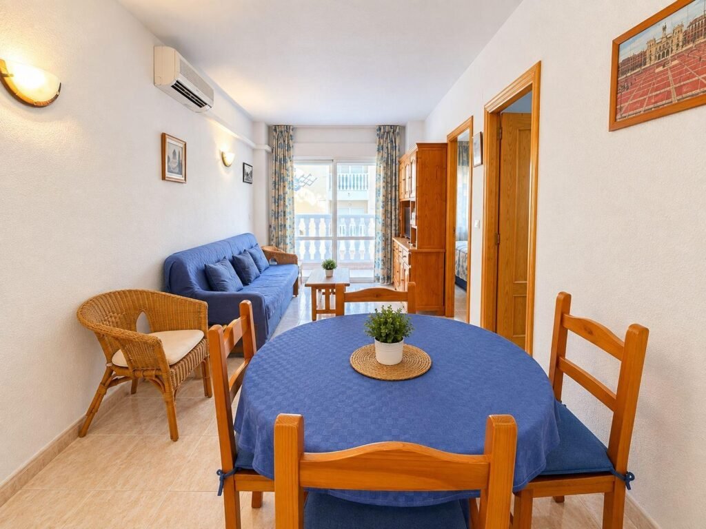Mājoklis ar koplietošanas baseinu
