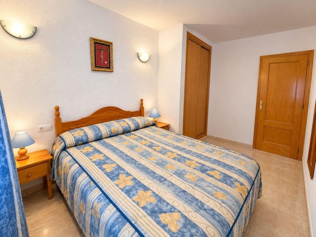 Mājoklis ar koplietošanas baseinu