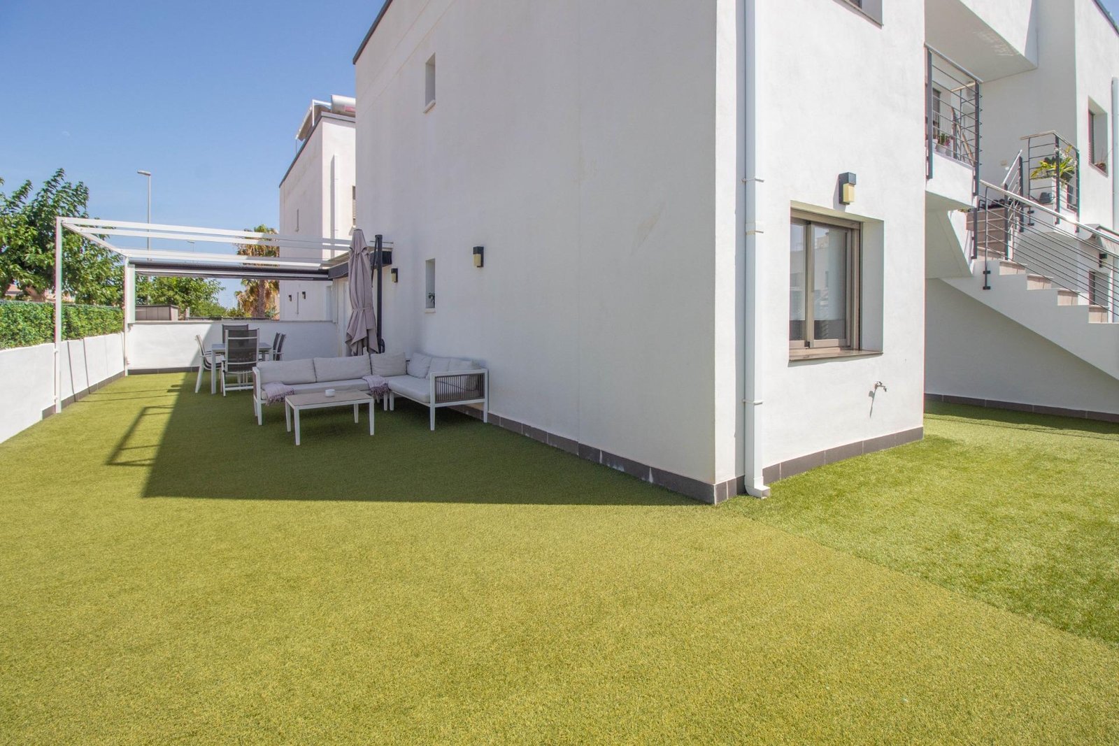 A generous terrace in Torre de la Horadada
