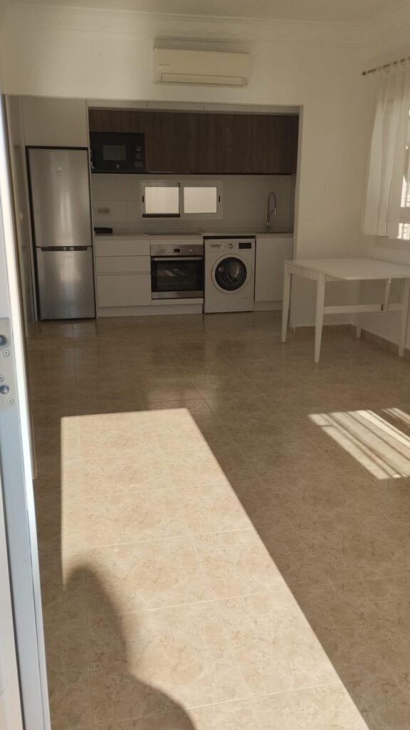 Remontoitu huvila omalla uima-altaalla ja merinäköalalla Torreviejassa