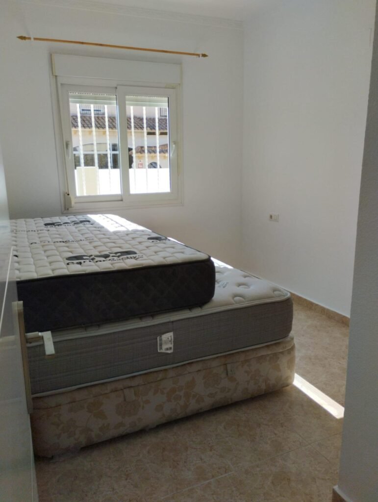 Remontoitu huvila omalla uima-altaalla ja merinäköalalla Torreviejassa