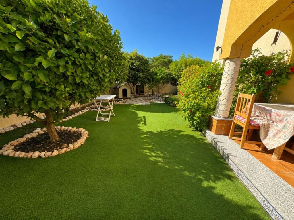 Koti ja yhteinen uima-allas – Lomas de Cabo Roig