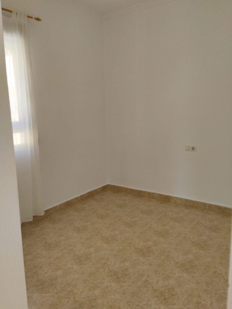 Remontoitu huvila omalla uima-altaalla ja merinäköalalla Torreviejassa