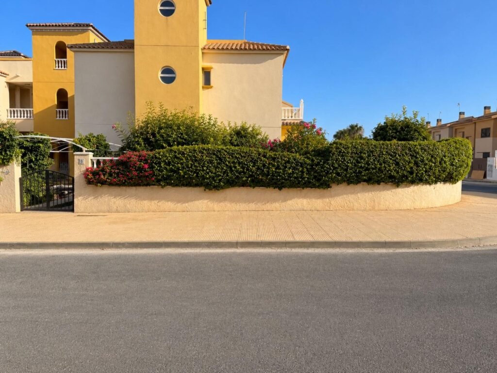 Koti ja yhteinen uima-allas – Lomas de Cabo Roig