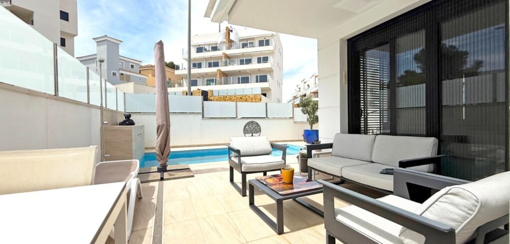 Mūsdienīga villa ar baseinu Villamartín