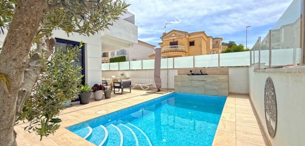 Mūsdienīga villa ar baseinu Villamartín