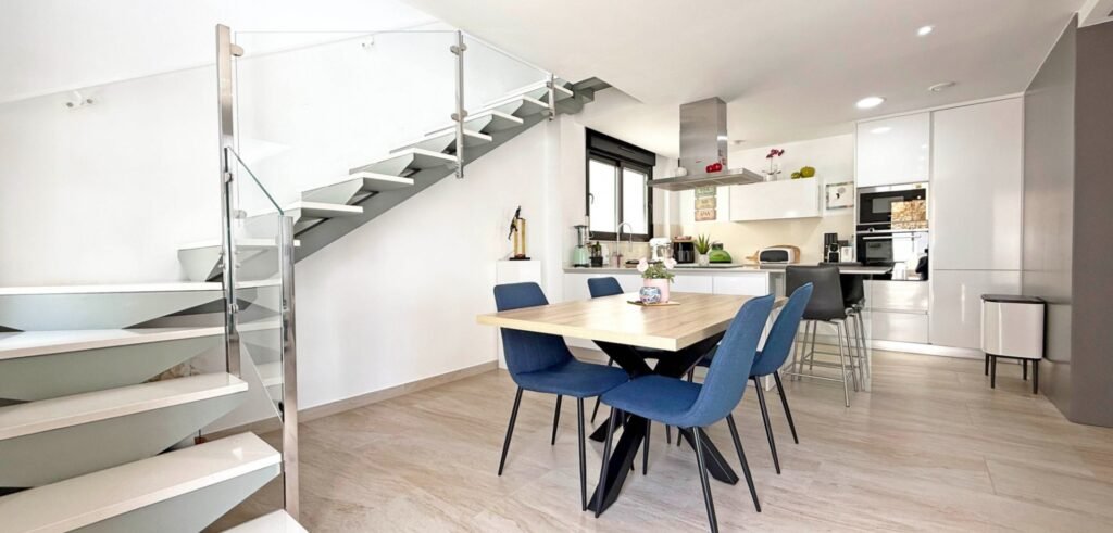 Mūsdienīga villa ar baseinu Villamartín
