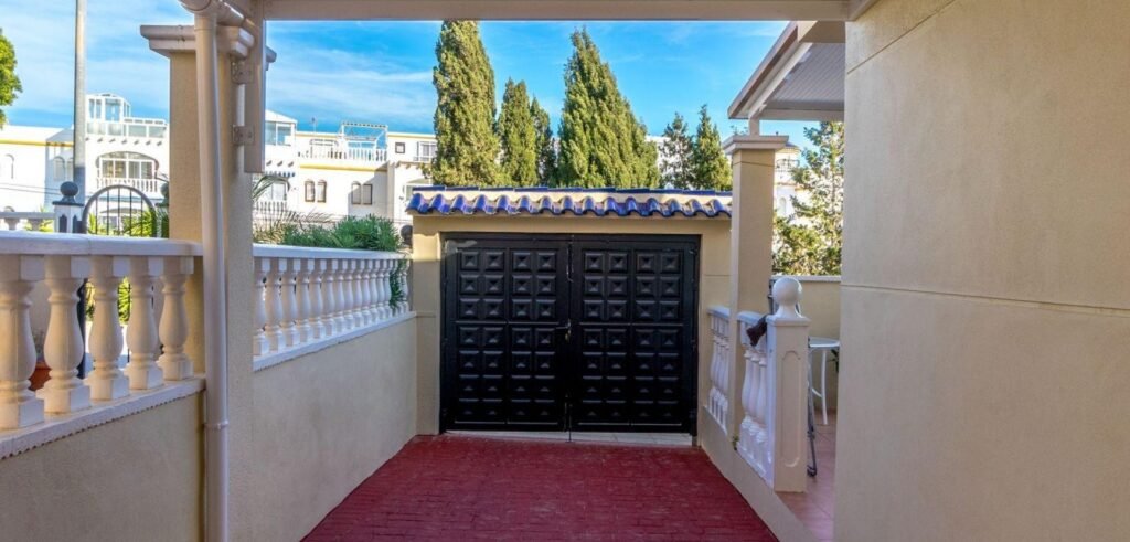 Detached Villa - Orihuela Costa - 295000 EUR
