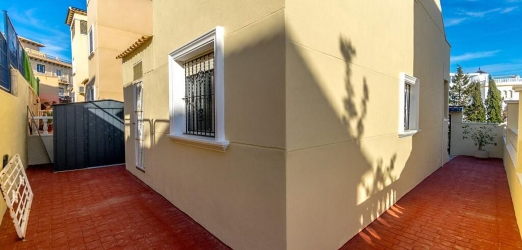 Detached Villa - Orihuela Costa - 295000 EUR