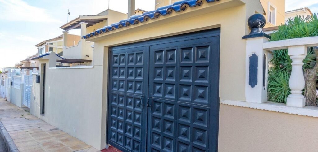 Detached Villa - Orihuela Costa - 295000 EUR