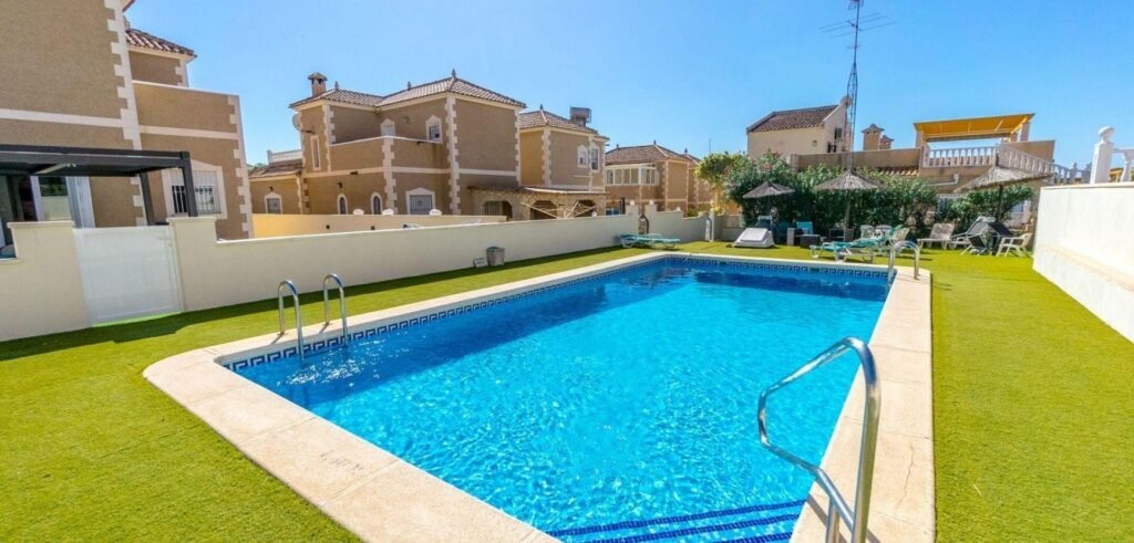 Detached Villa - Orihuela Costa - 295000 EUR