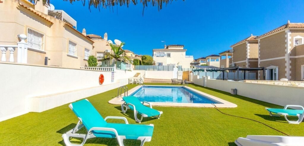 Detached Villa - Orihuela Costa - 295000 EUR