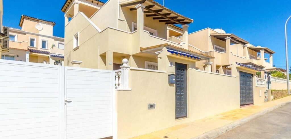 Detached Villa - Orihuela Costa - 295000 EUR