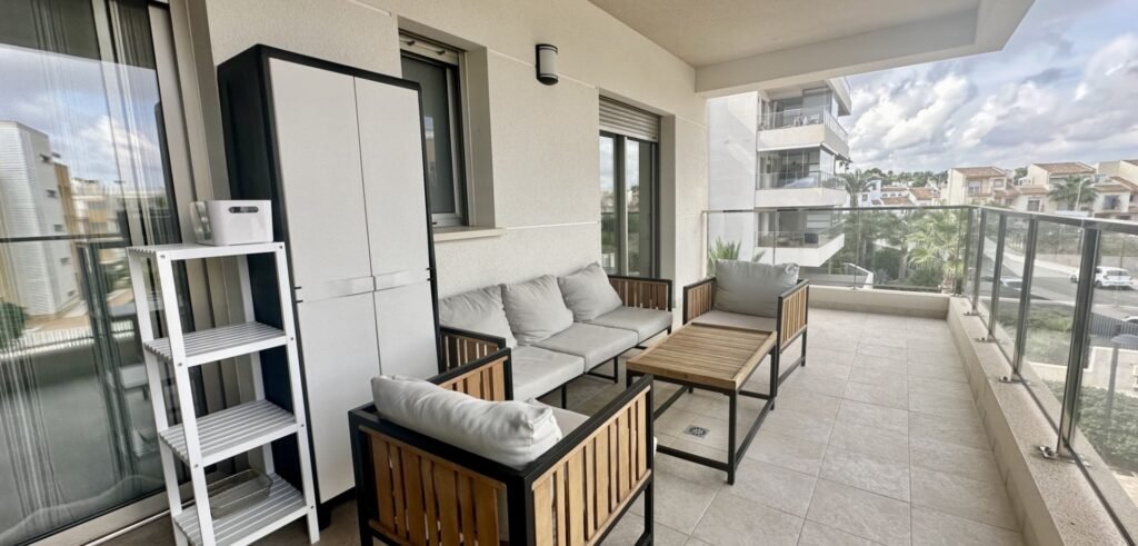 A tenanted home in Green Hills, Villamartín