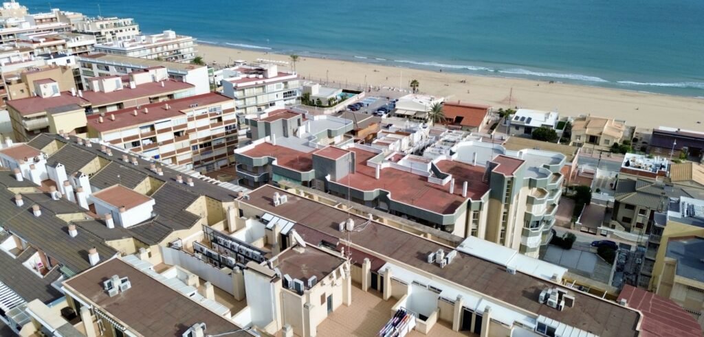 Vue mer près de la plage à Guardamar