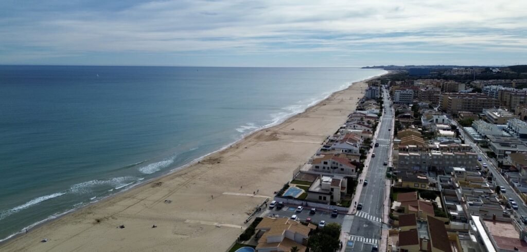 Vue mer près de la plage à Guardamar