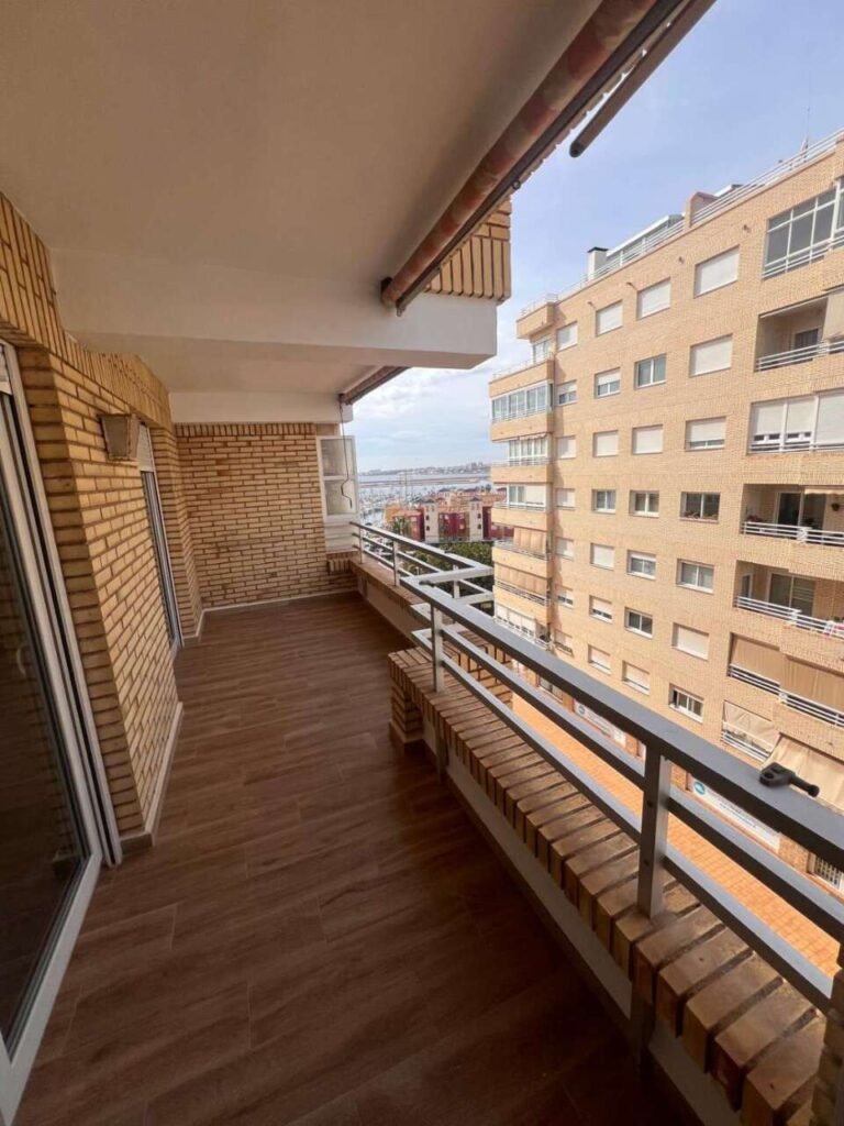 Beeindruckende Wohnung mit Meerblick in Marina Internacional, Torrevieja Viro
