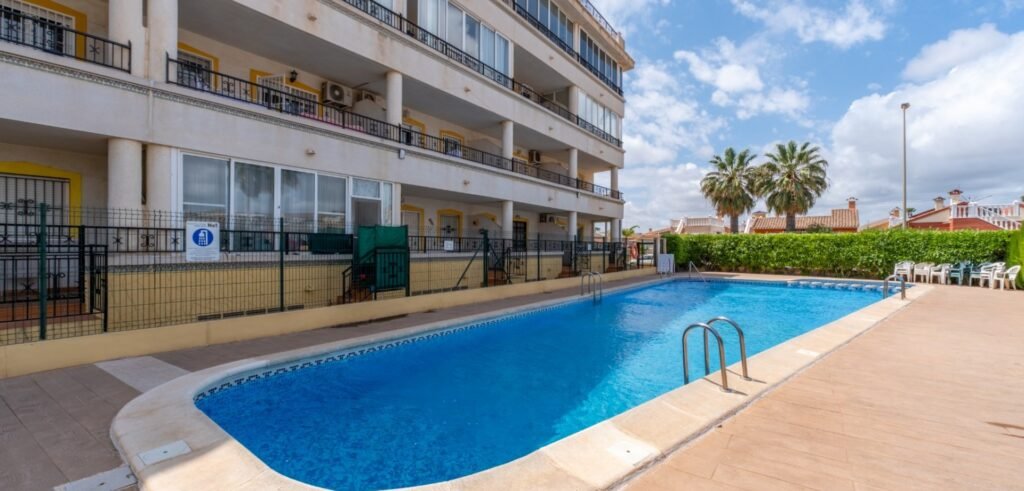 Appartement lumineux en rez-de-chaussée