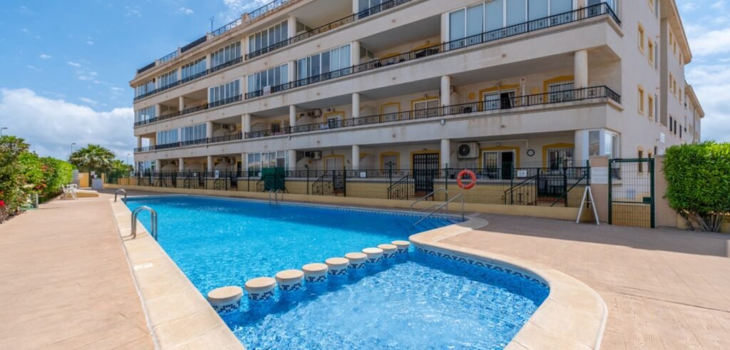 Appartement lumineux en rez-de-chaussée
