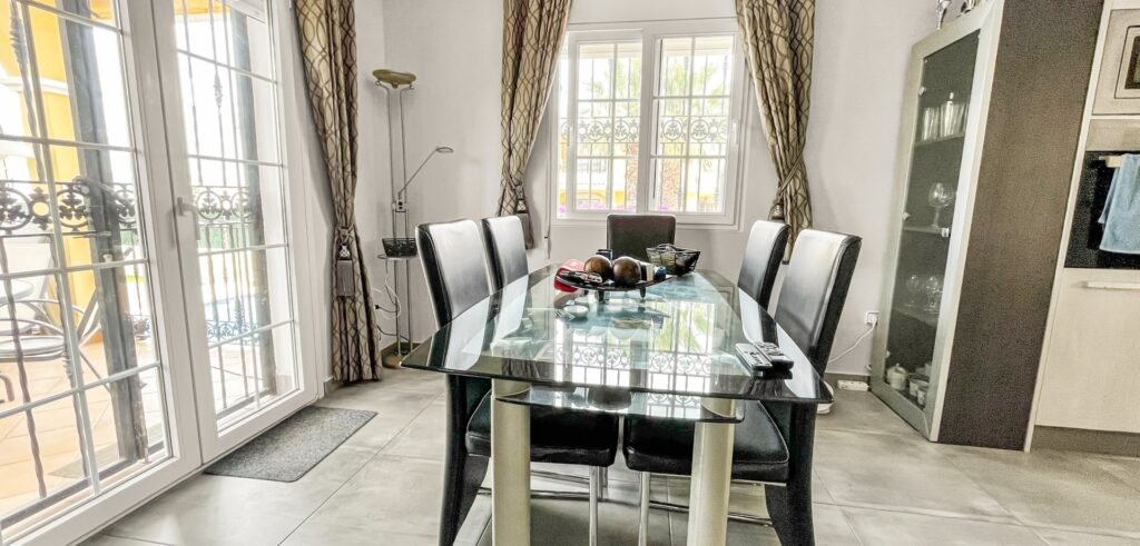 Brīvstāvoša villa ar privāto baseinu Los Dolses