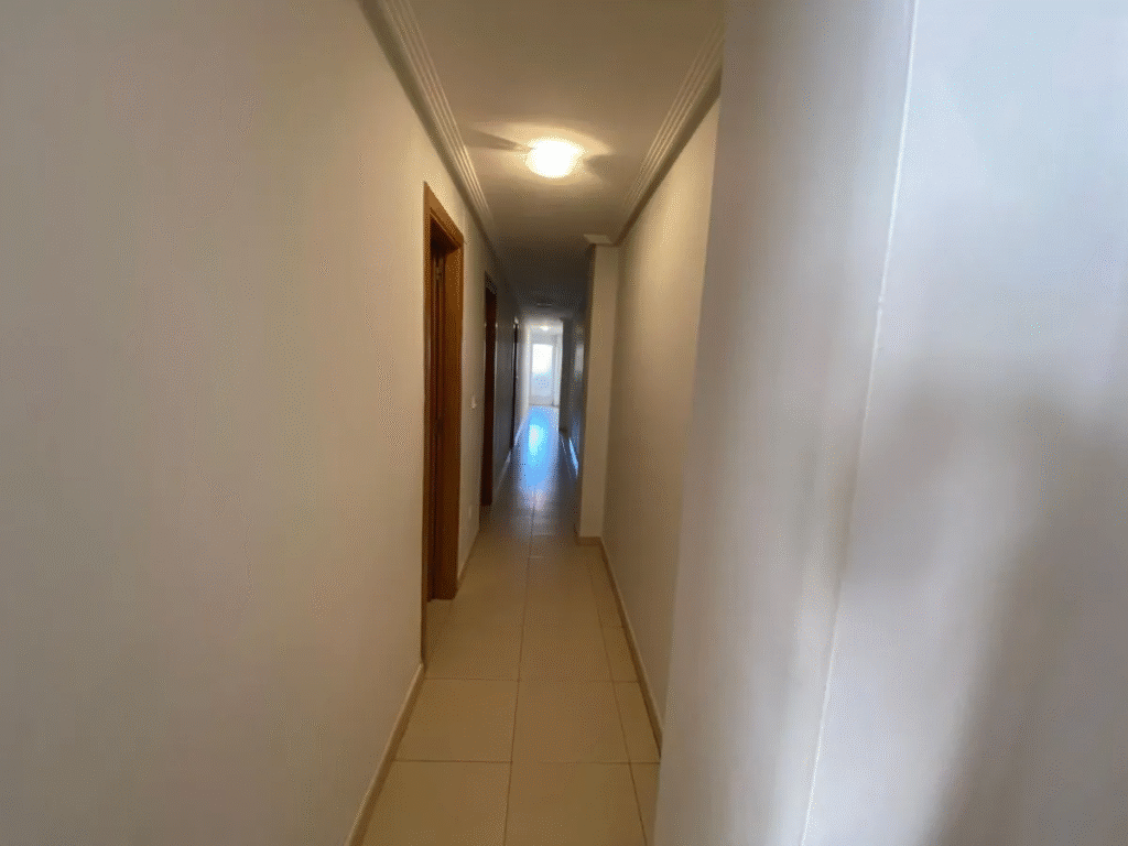 Plašs mājoklis ar kopīgu baseinu – Redován