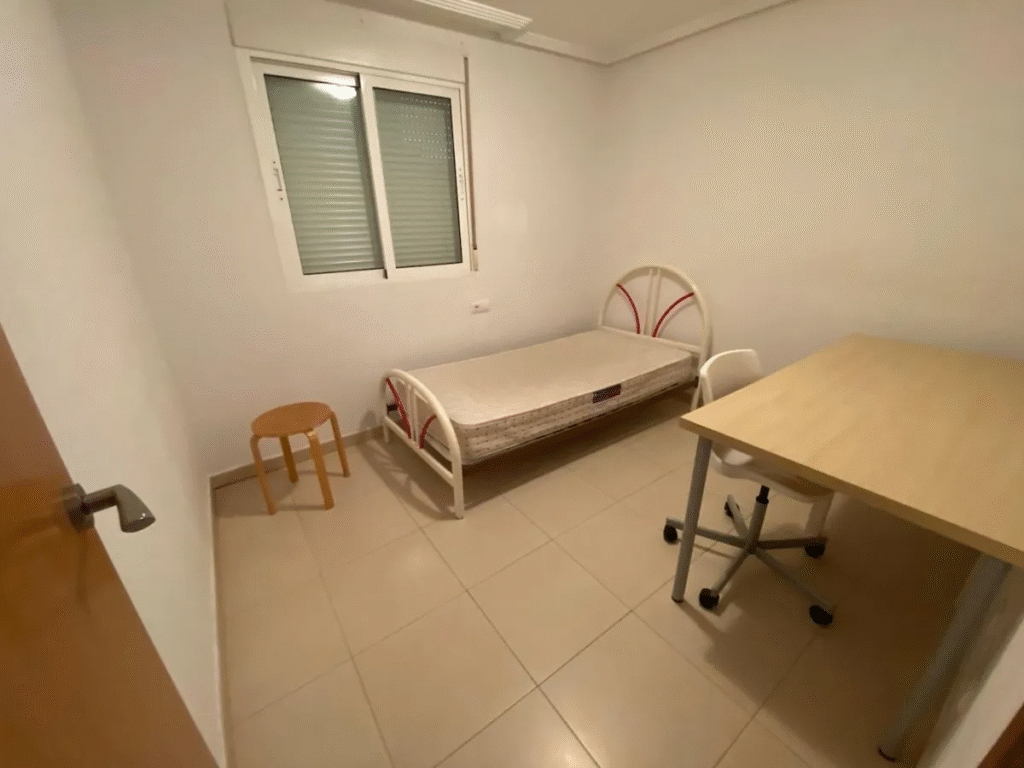 Plašs mājoklis ar kopīgu baseinu – Redován