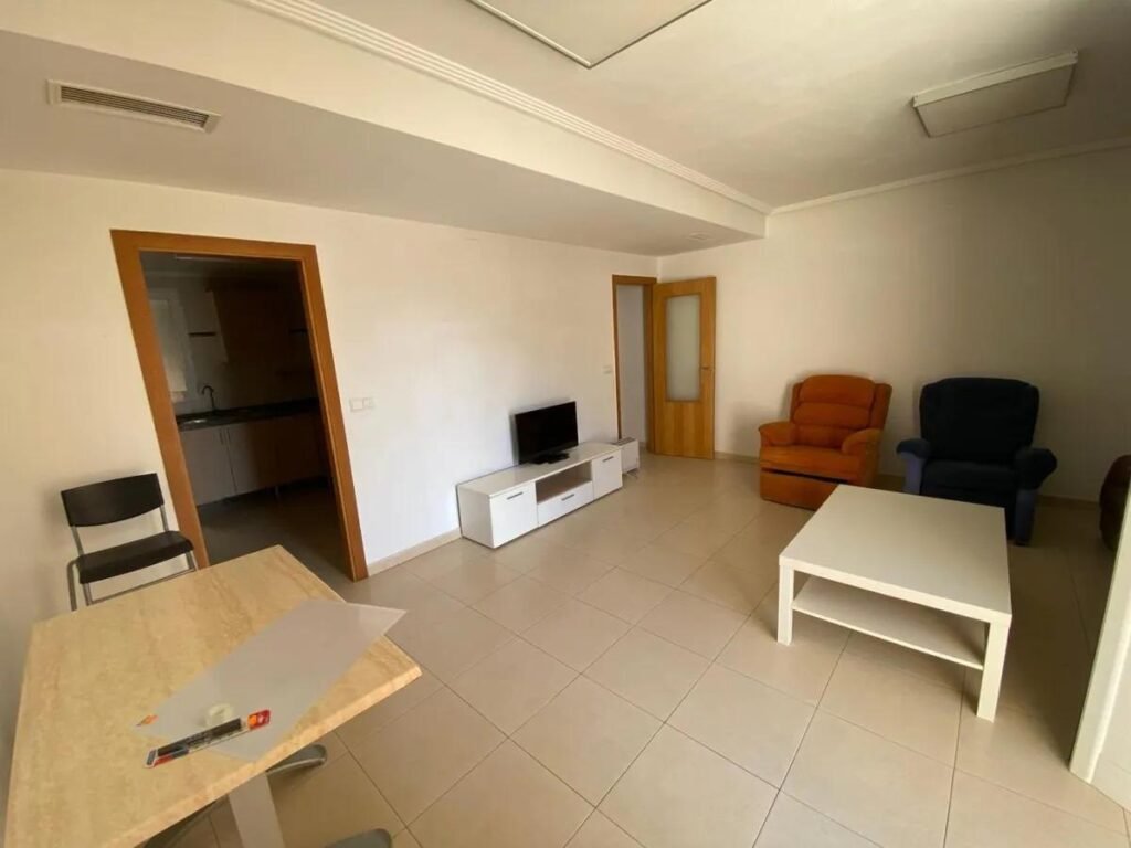 Plašs mājoklis ar kopīgu baseinu – Redován