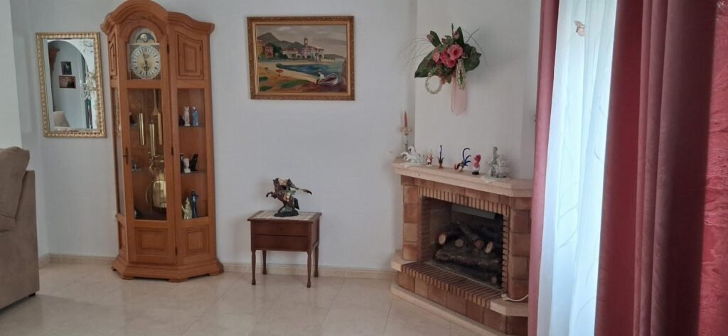 Spacious villa with a private pool – Benferri