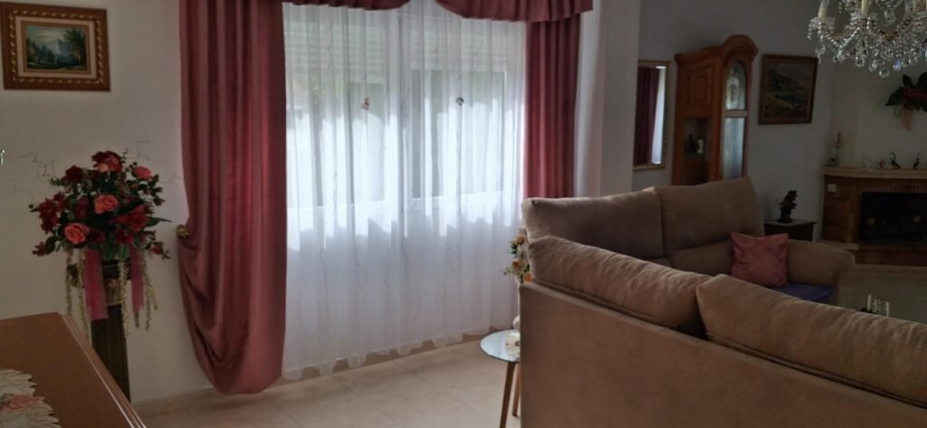 Spacious villa with a private pool – Benferri