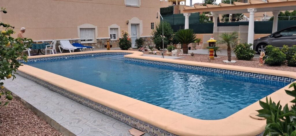 Spacious villa with a private pool – Benferri