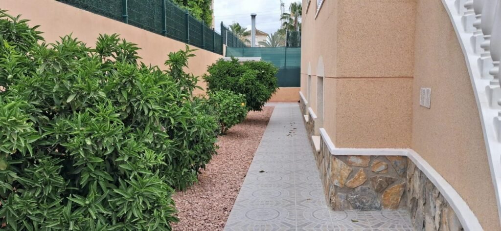 Spacious villa with a private pool – Benferri