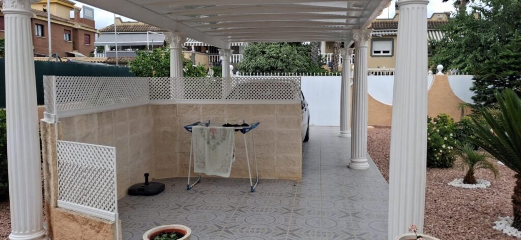 Spacious villa with a private pool – Benferri