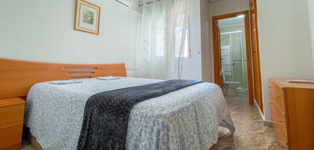 Tilava kolmen makuuhuoneen koti Torreviejassa