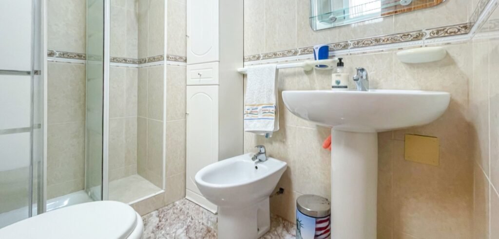 Tilava kolmen makuuhuoneen koti Torreviejassa