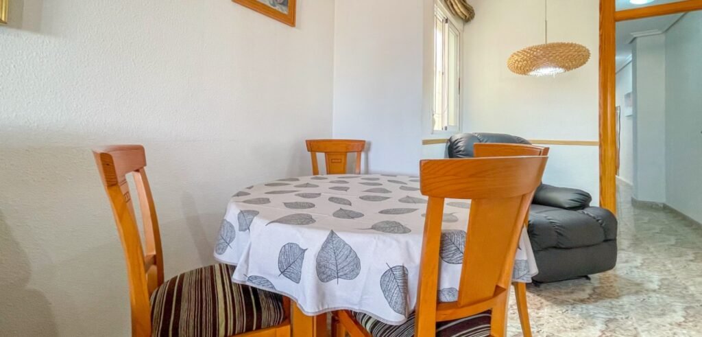 Tilava kolmen makuuhuoneen koti Torreviejassa