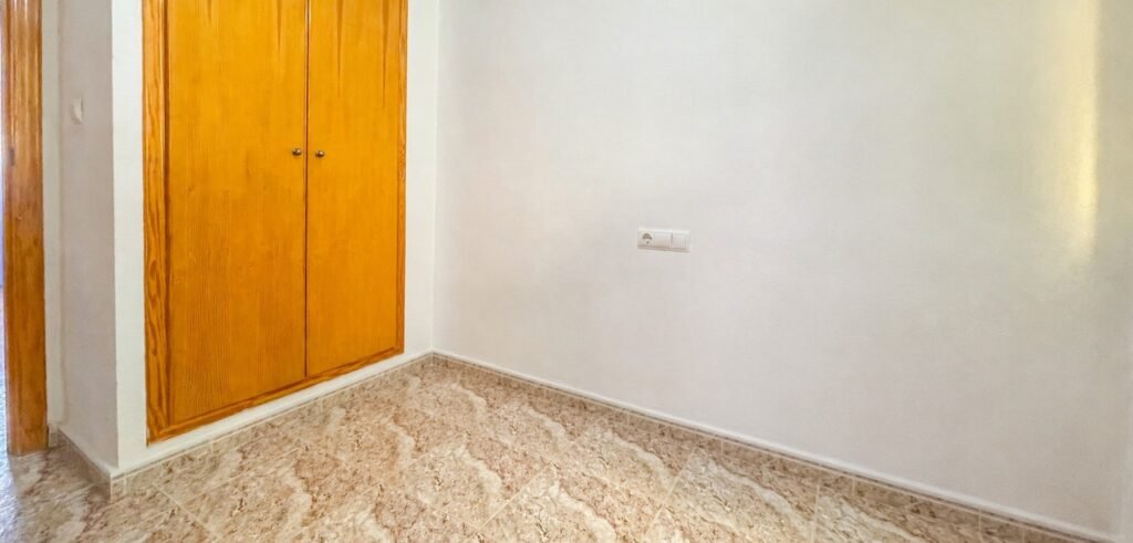Tilava kolmen makuuhuoneen koti Torreviejassa