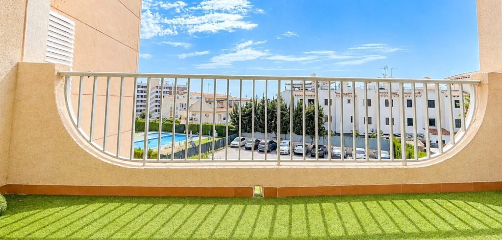 Gerenoveerd appartement bij zwembad Cabo Roig