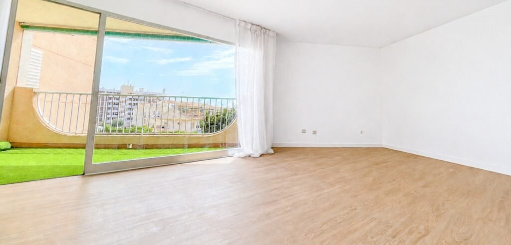 Gerenoveerd appartement bij zwembad Cabo Roig