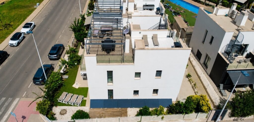 A garden home with solar panels in Punta Prima
