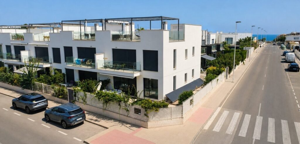 A garden home with solar panels in Punta Prima