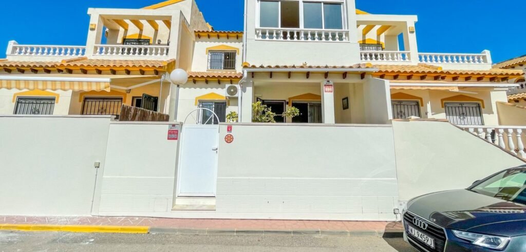 Renovēta rindu māja ar dārzu, Orihuela Costa