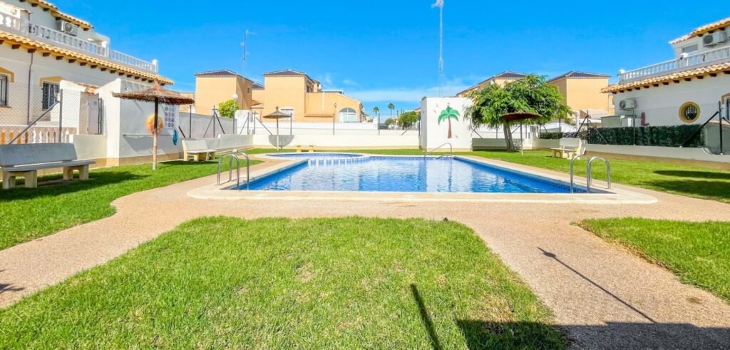 Renovēta rindu māja ar dārzu, Orihuela Costa
