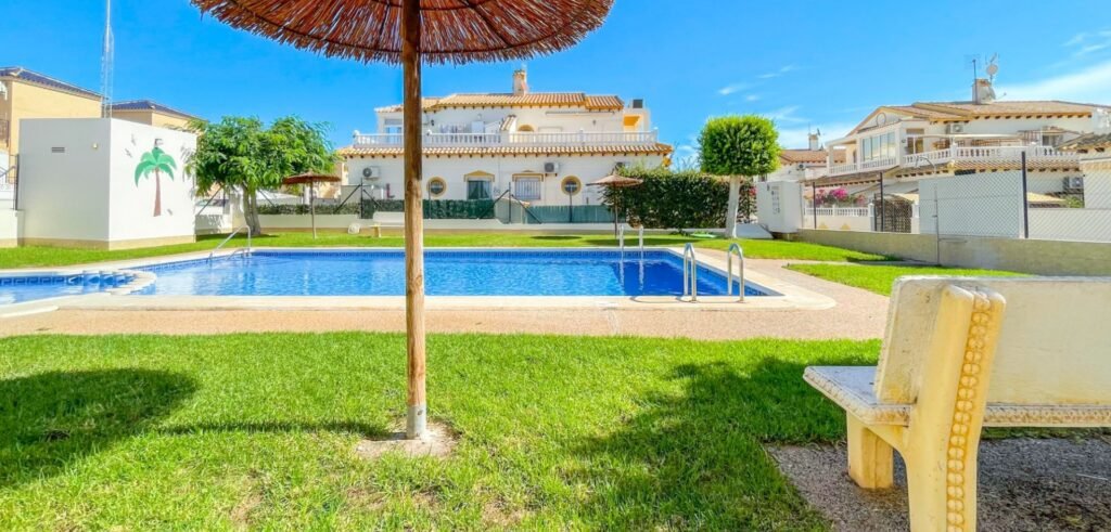 Renovēta rindu māja ar dārzu, Orihuela Costa
